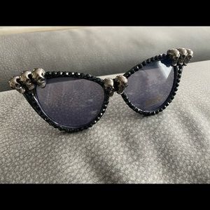 Skull & rhinestone sunglasses